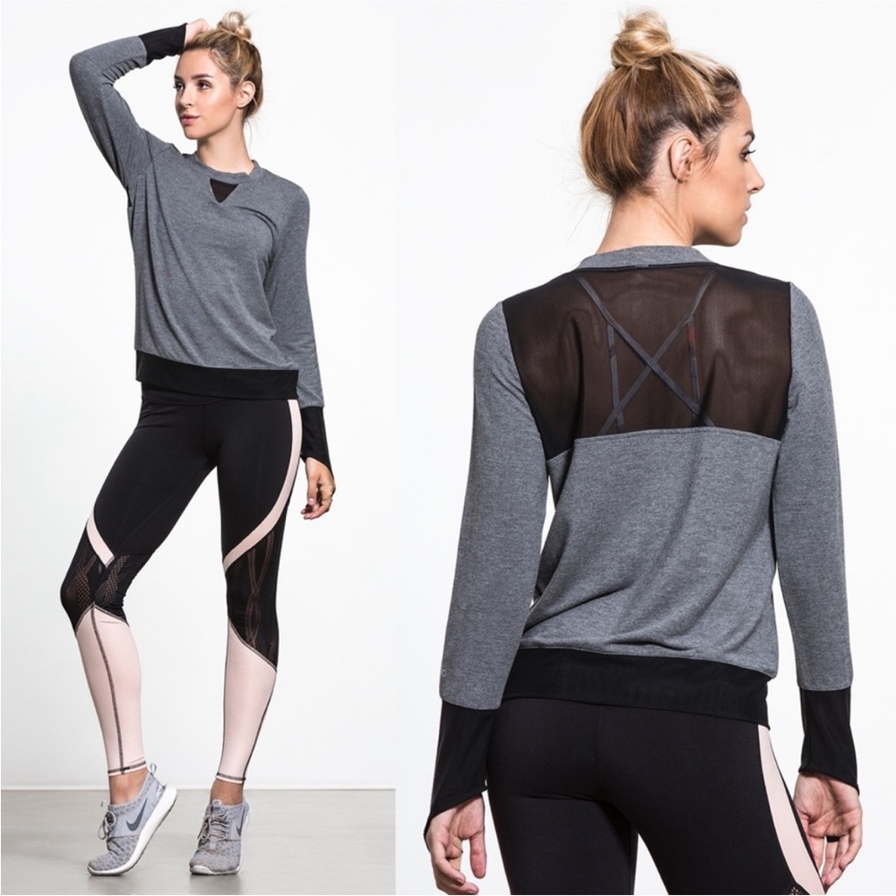 Alo Yoga Serene Long Sleeve Top Gray Black Mesh Cuff Finger Loop Sz M